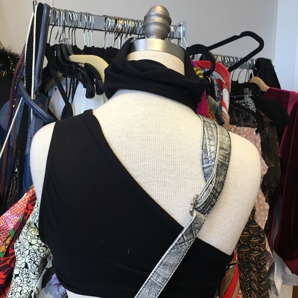 Ninja crop top (with filter pocket!) - Picture 2 of 7